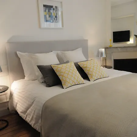 Bed and Breakfast Relais12bis By Eiffel Tower