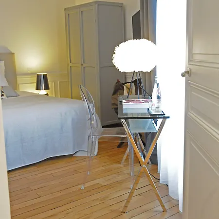 Relais12bis By Eiffel Tower Bed and Breakfast 4*