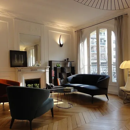 Relais12bis By Eiffel Tower Bed and Breakfast