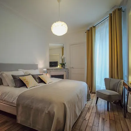 Bed and Breakfast Relais12bis By Eiffel Tower