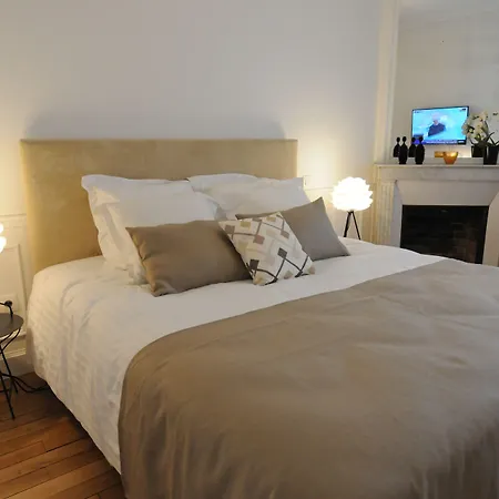 Relais12bis By Eiffel Tower Bed & Breakfast Parijs