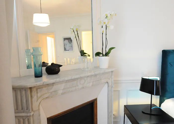 Relais12bis By Eiffel Tower Bed & Breakfast