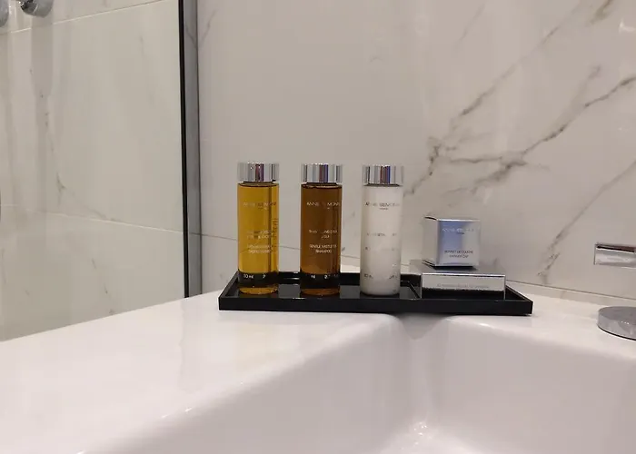 Relais12bis By Eiffel Tower Bed & Breakfast