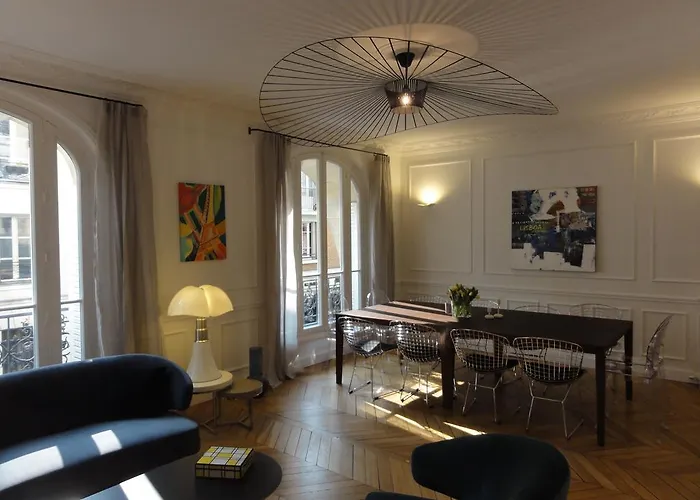 Bed & Breakfast Relais12bis By Eiffel Tower 4*