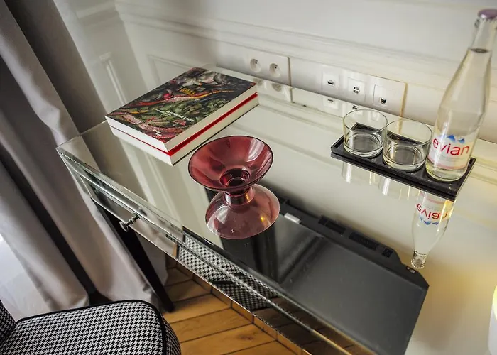 Relais12bis By Eiffel Tower