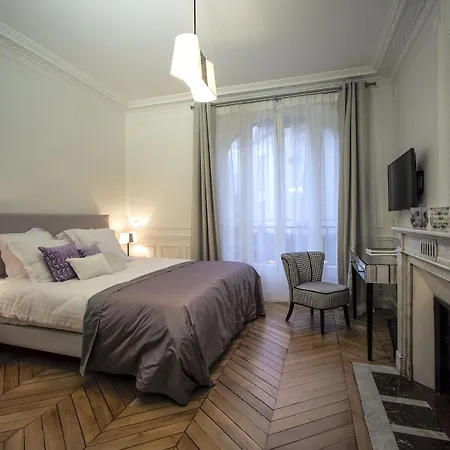 Relais12bis By Eiffel Tower Bed & Breakfast Parijs