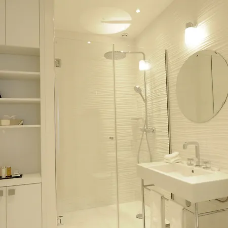 Bed and breakfast Relais12bis By Eiffel Tower 4*