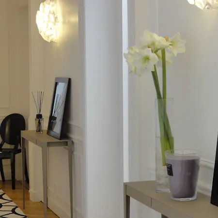 Relais12bis By Eiffel Tower Bed and breakfast París