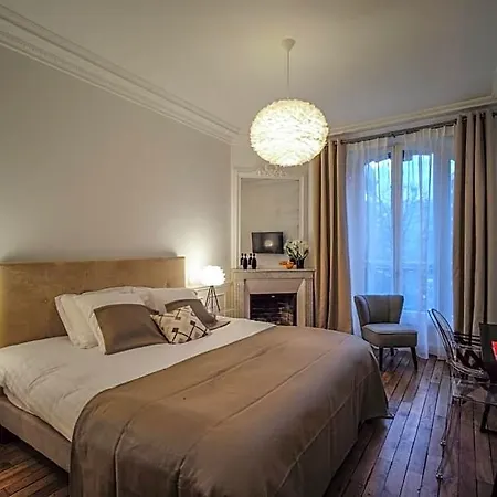 לינה וארוחת בוקר Relais12bis By Eiffel Tower 4*