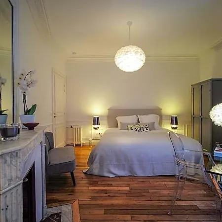 Relais12bis By Eiffel Tower