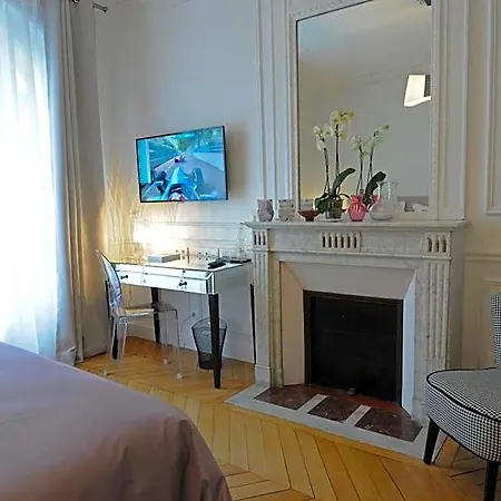 Relais12bis By Eiffel Tower