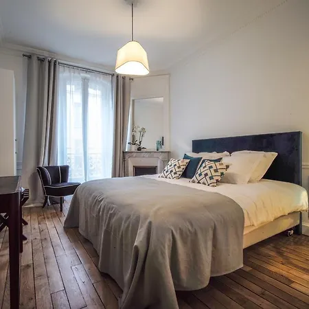 Bed & Breakfast Relais12bis By Eiffel Tower Parijs