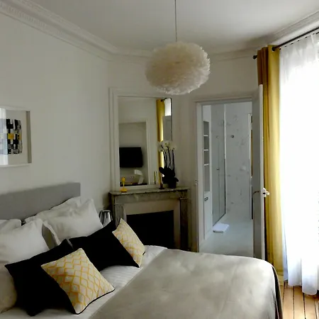Bed and Breakfast Relais12bis By Eiffel Tower