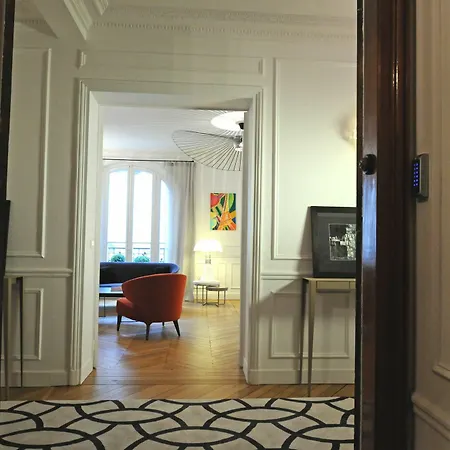 Relais12bis By Eiffel Tower Bed and Breakfast 3*