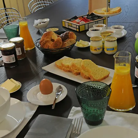 Relais12bis By Eiffel Tower Bed and Breakfast