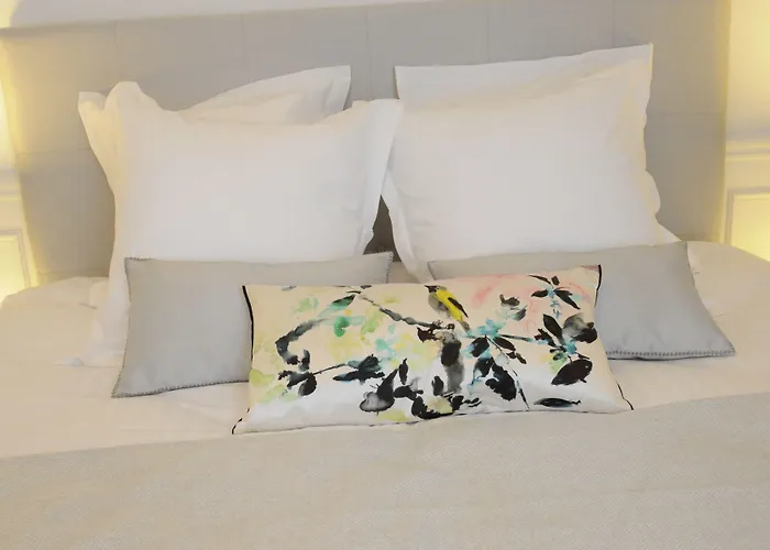 Relais12bis By Eiffel Tower